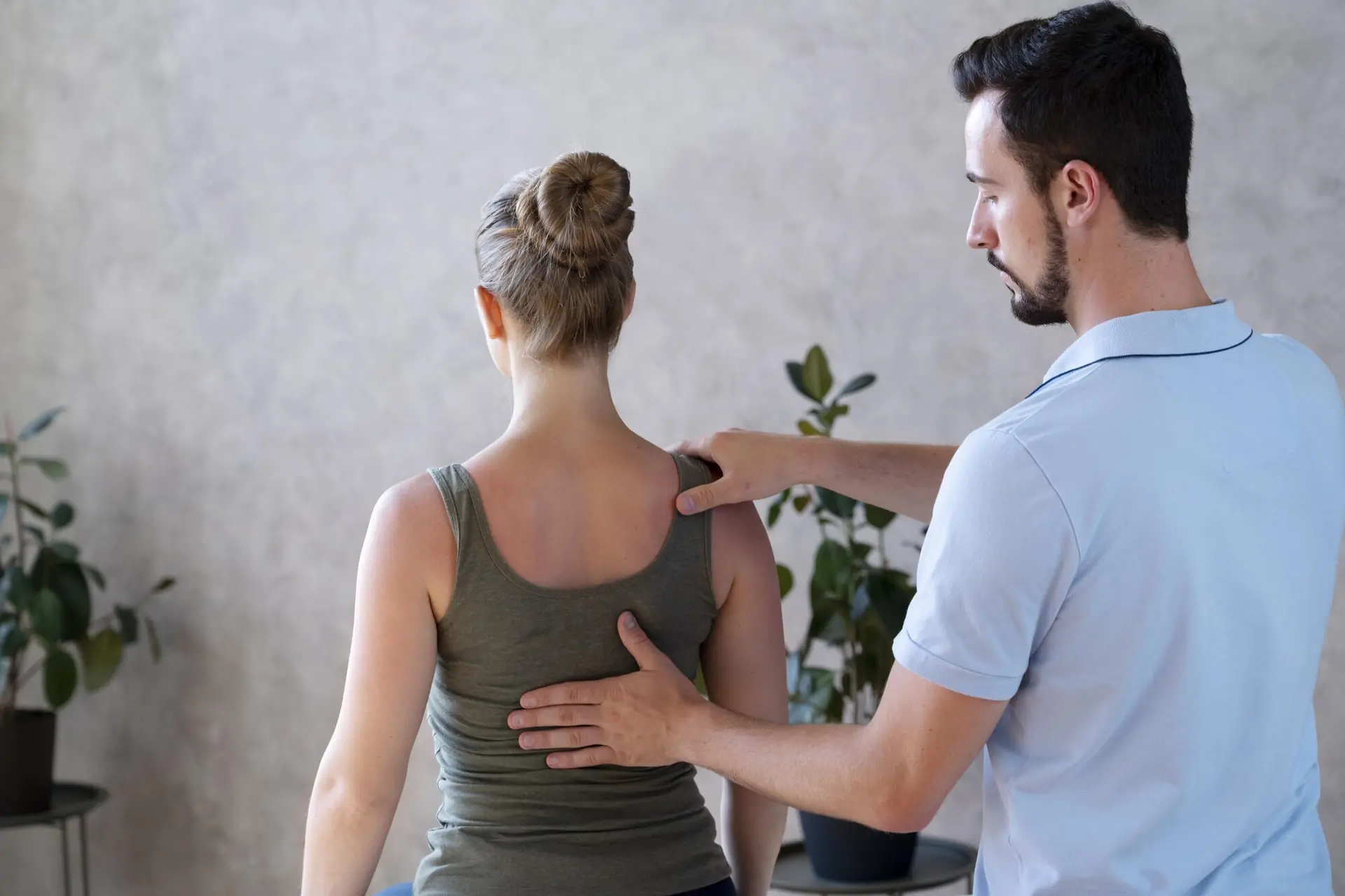 Physiotherapy treatment session with shockwave therapy